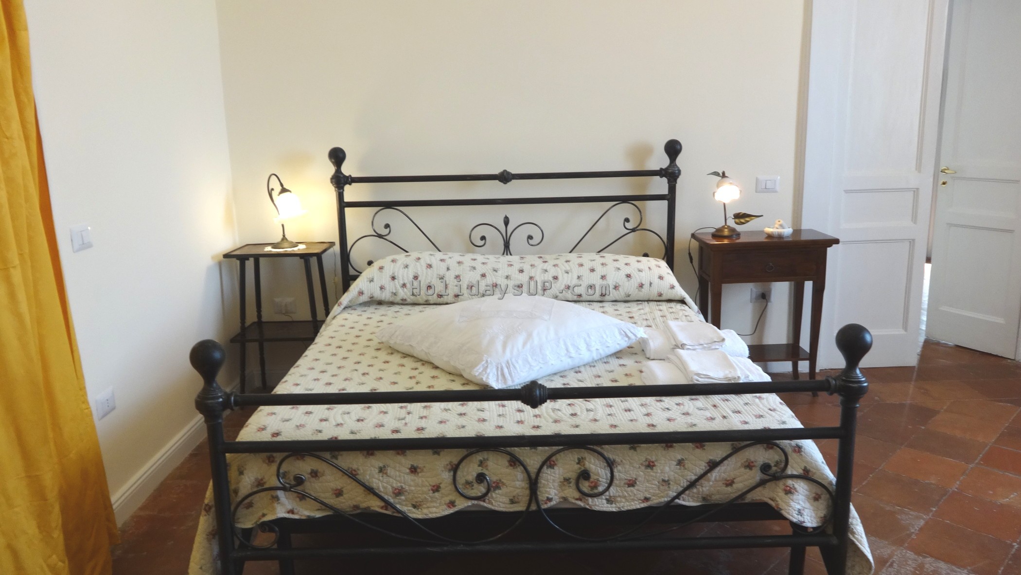 Double bedroom with air conditioned and antique furniture