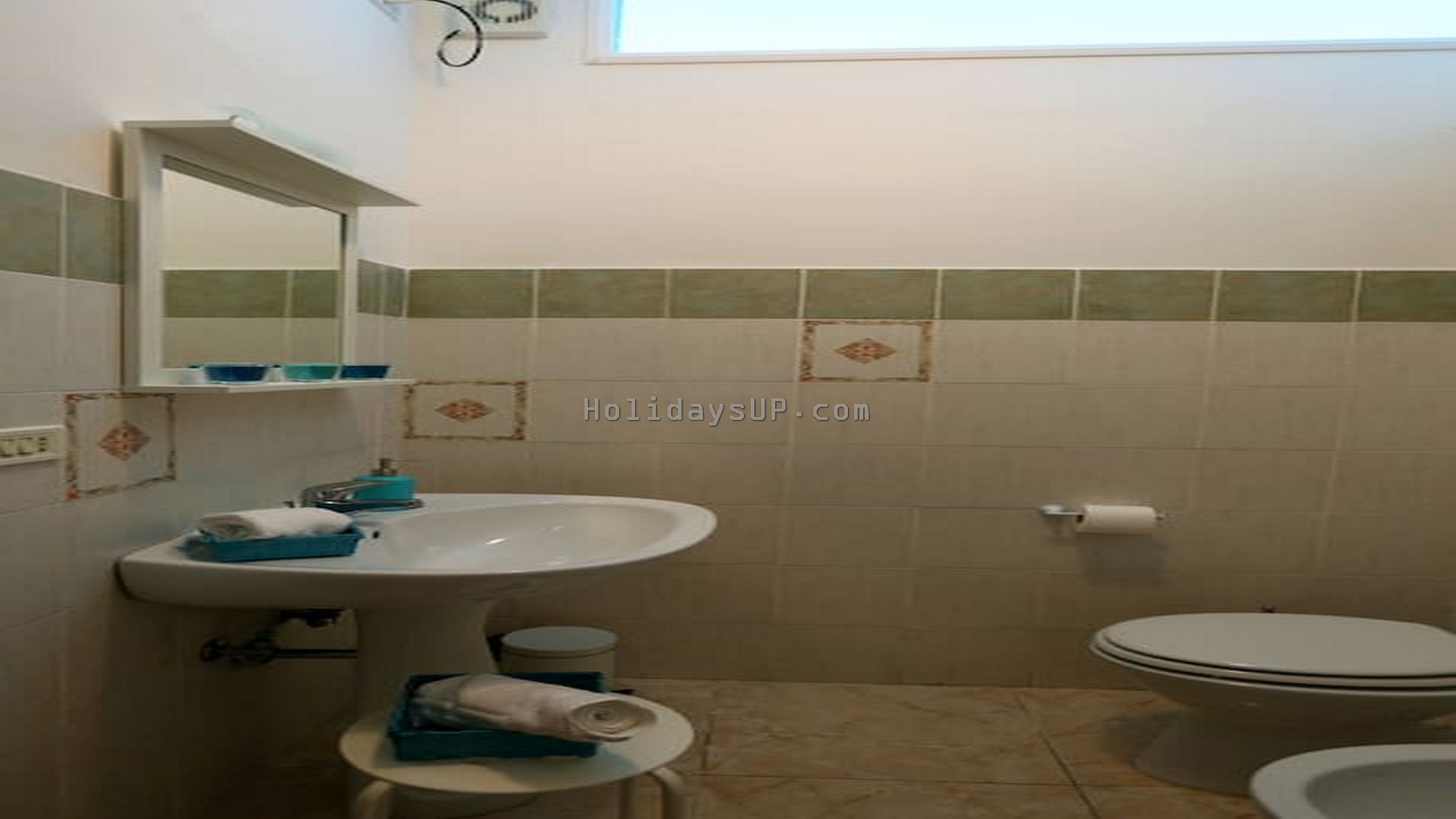 Bathroom with shower at Casa Mariandre C holiday apartment in sorrento