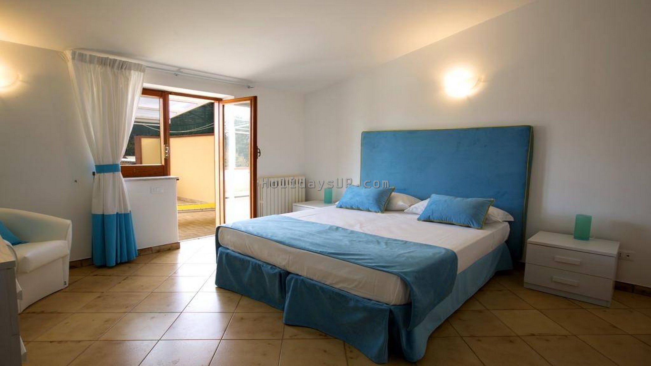 Double bedroom with access to the large terrace at casa mariandre a sorrento